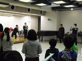 第4回 紙飛行機競技会 写真 練習タイム1