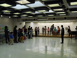 第4回 紙飛行機競技会 写真 練習タイム3
