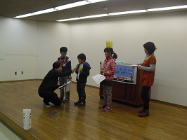 第4回 紙飛行機競技会 写真 閉会式の様子2