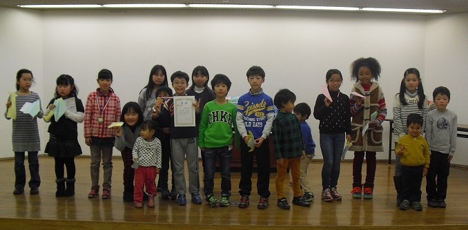 第4回 紙飛行機競技会 写真 記念撮影の様子
