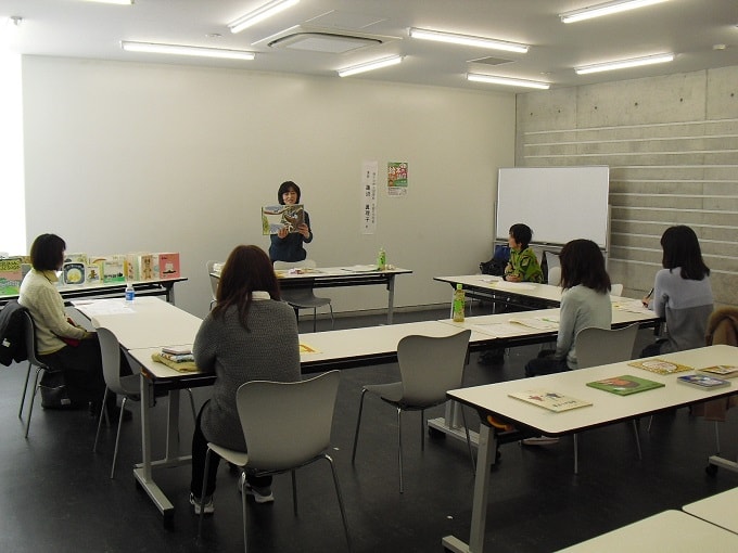 家庭で楽しむ 絵本の講座 写真