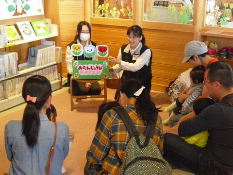 4周年バースデイおはなし会　第1部の様子