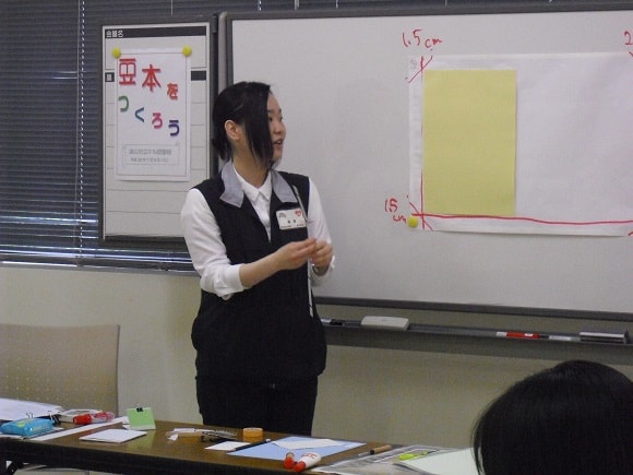 「豆本をつくろう」講座の様子（5）