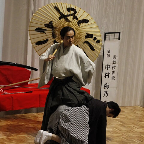 実演「玉汗流山夏争闘（あせながすなつのとりくみ）」場面2