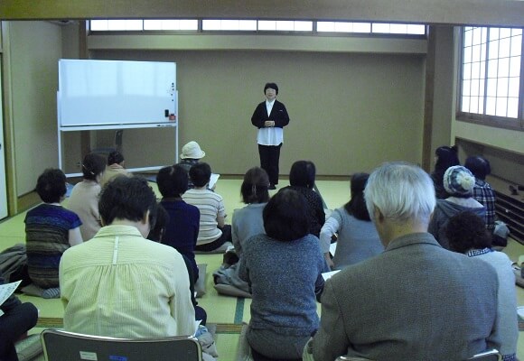 大人のためのおはなし会 写真
