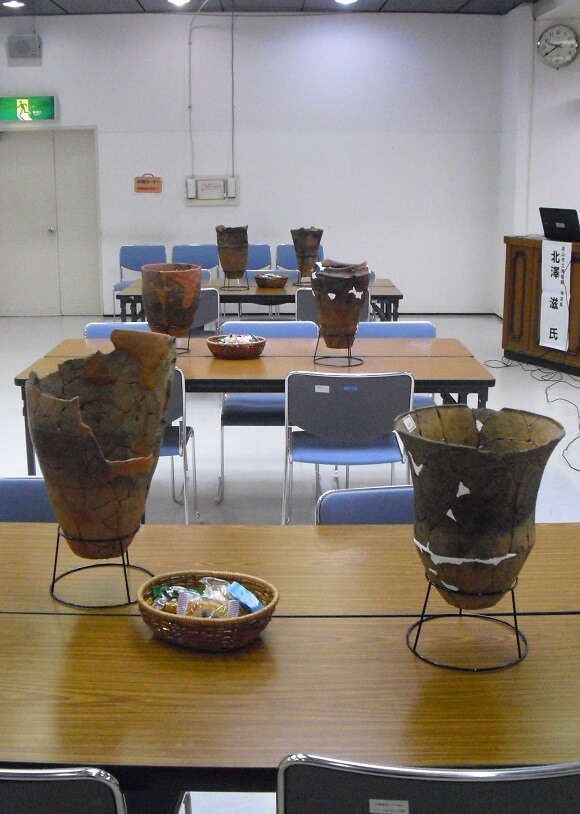 ヒストリーカフェ「向小金で暮らした縄文人」こどもの部開始前の様子2