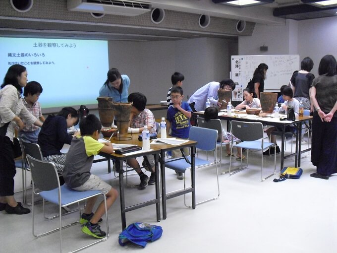 ヒストリーカフェ「向小金で暮らした縄文人」土器の観察1