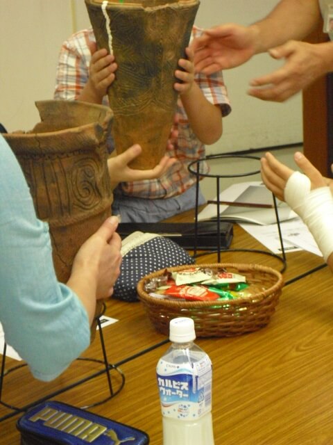 ヒストリーカフェ「向小金で暮らした縄文人」土器の観察2