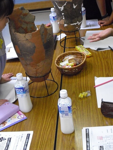 ヒストリーカフェ「向小金で暮らした縄文人」土器の観察4