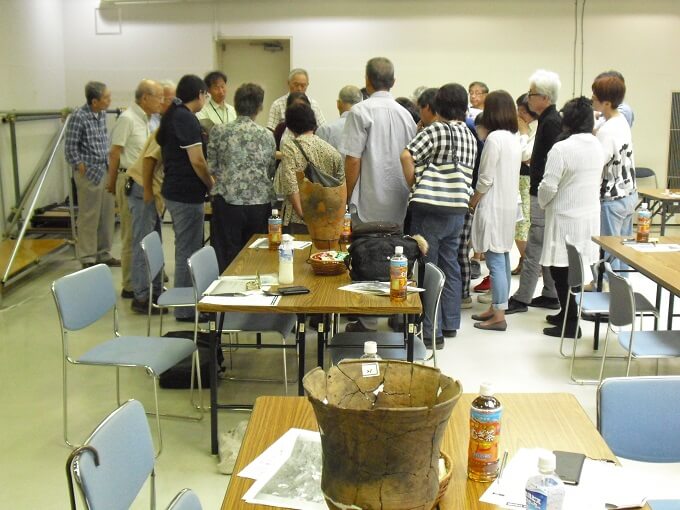 ヒストリーカフェ「向小金で暮らした縄文人」大人の部 土器の観察3