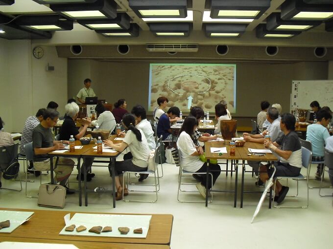 ヒストリーカフェ「向小金で暮らした縄文人」縄文人の住居跡