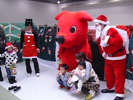 サンタさん、チーバ君と記念写真4
